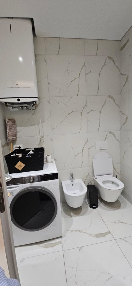 Tirane, jepet me qera apartament 2+1+Ballkon Kati 7, 99 m² 920 € (Rruga Jordan Misja)