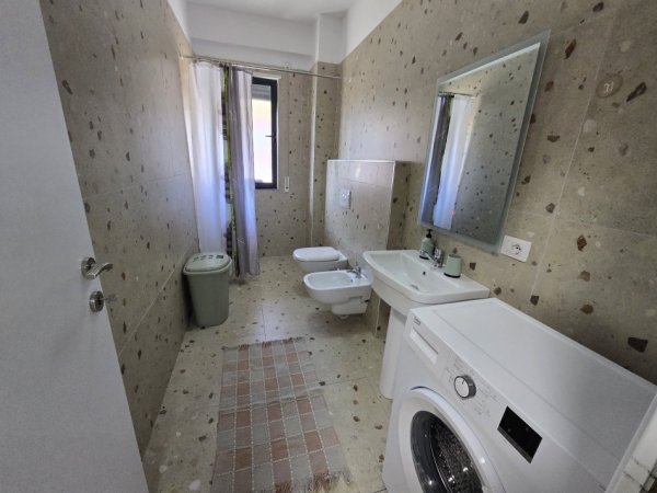 Tirane, jepet me qera apartament 2+1 , 95 m² 600 € (Oasis residence)