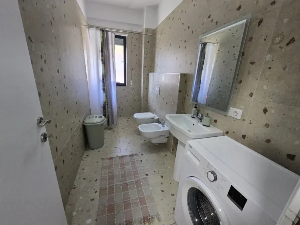 Tirane, jepet me qera apartament 2+1 , 95 m² 600 € (Oasis residence)