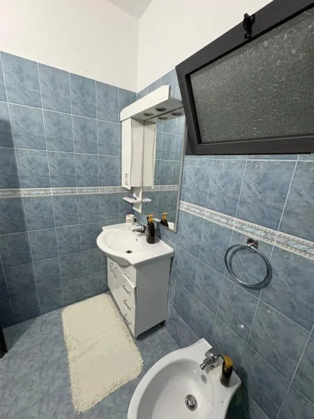 Durres, jepet me qera apartament 3+1+Ballkon Kati 2, 100 m² 320 € (cezma e ferres)