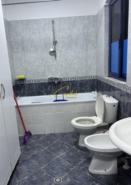 Tirane, jepet me qera apartament 2+1 Kati 8, 74 m² 600 € (URA E NISHARAKUT)