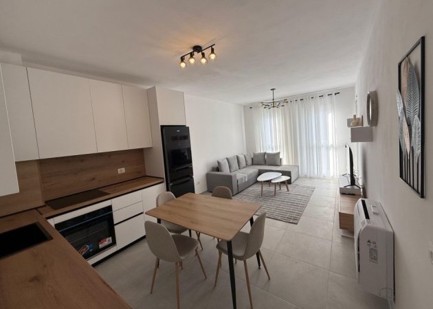 Tirane, jepet me qera 2+1+Ballkon Kati 1, 84 m² 550 € (Tek Univers City)