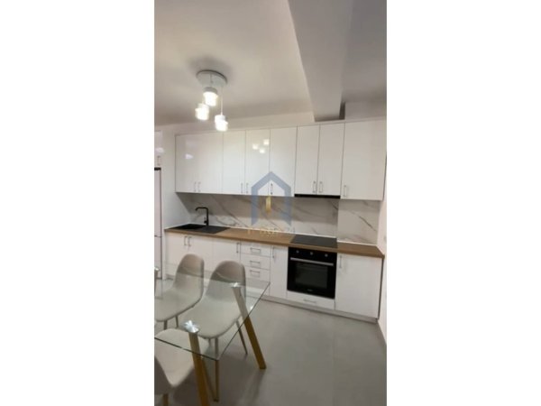Tirane, jepet me qera apartament 1+1 Kati 2, 73 m² 750 € (Rruga e Durresit)