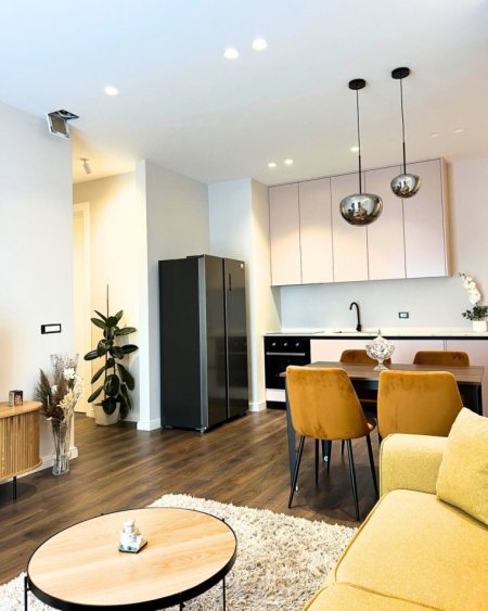 Tirane, jepet me qera apartament 2+1 , 95 m² 1.100 € (Komuna e Parisit)