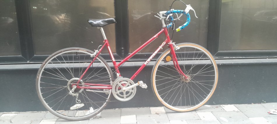 Tirane, njoftim biciklete e kuqe 100 €