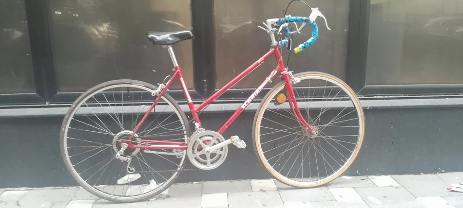 Tirane, njoftim biciklete e kuqe 100 €