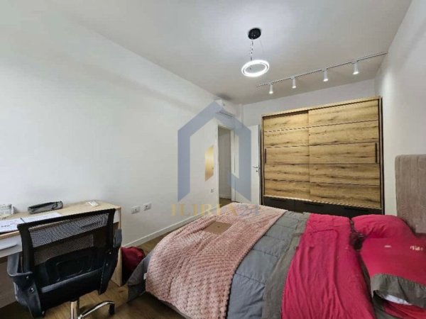 Tirane, jap me qera apartament 3+1+Ballkon Kati 9, 125 m² 750 € (Ish Fusha e Aviacionit)