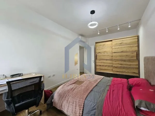 Tirane, jap me qera apartament 3+1+Ballkon Kati 9, 125 m² 750 € (Ish Fusha e Aviacionit)