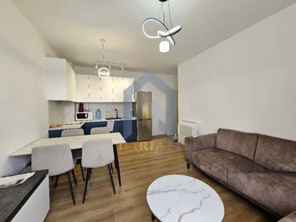 Tirane, jap me qera apartament 3+1+Ballkon Kati 9, 125 m² 750 € (Ish Fusha e Aviacionit)