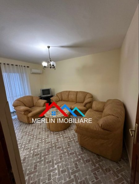 Tirane, jepet me qera apartament 3+1+Ballkon Kati 4, 90 m² 550 € (BULEVARDI ZOGU I PARE)