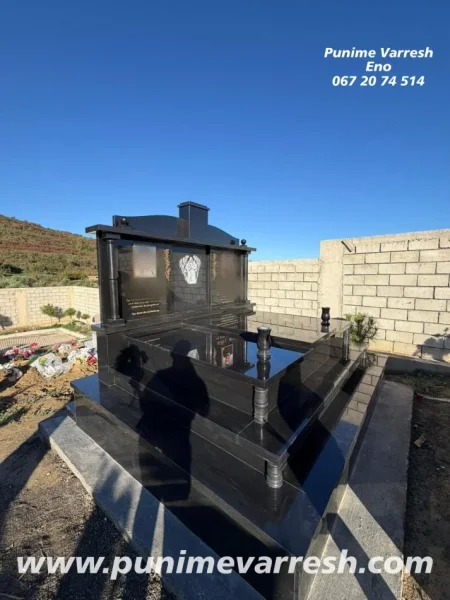 Tirane, shes Projektuar Nga Punime Varresh Eno - Varr Granit I ZI Komplet - Montuar Ne Varrezat E Durresit 190 €