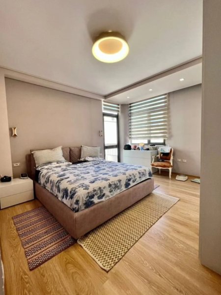 Tirane, shitet apartament 3+1 , 160 m² (air albania)