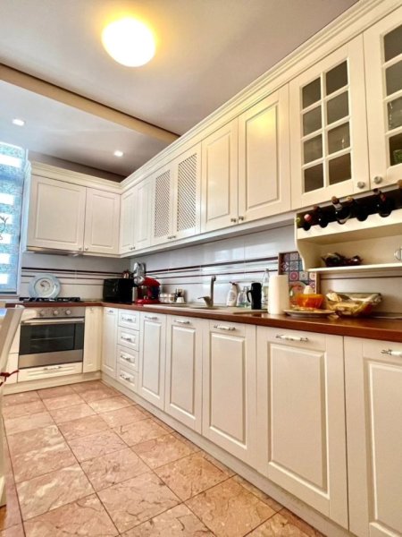 Tirane, shitet apartament 3+1 , 160 m² (air albania)