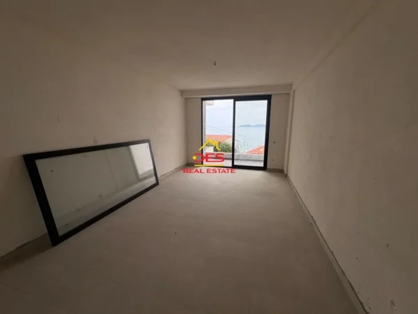 Vlore, shitet apartament 1+1+Ballkon Kati 2, 81 m² (Rruga Dhimitër Konomi)