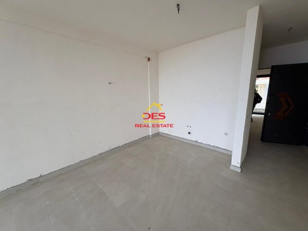 Vlore, shitet apartament 1+1+Ballkon Kati 2, 81 m² (Rruga Dhimitër Konomi)