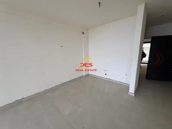 Vlore, shitet apartament 1+1+Ballkon Kati 2, 81 m² (Rruga Dhimitër Konomi)