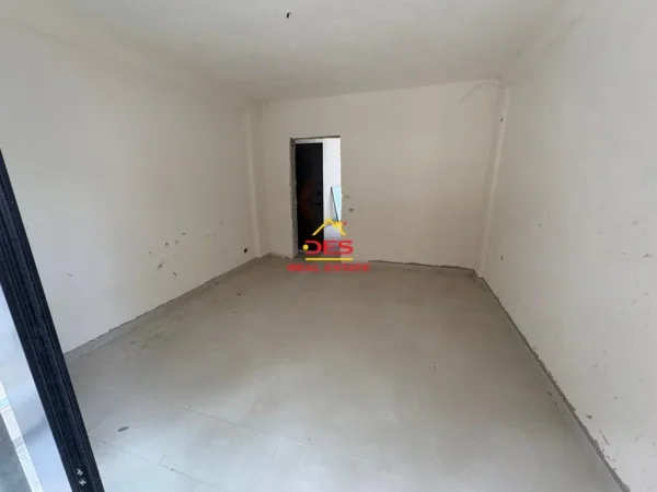 Vlore, shitet apartament 1+1+Ballkon Kati 2, 81 m² (Rruga Dhimitër Konomi)