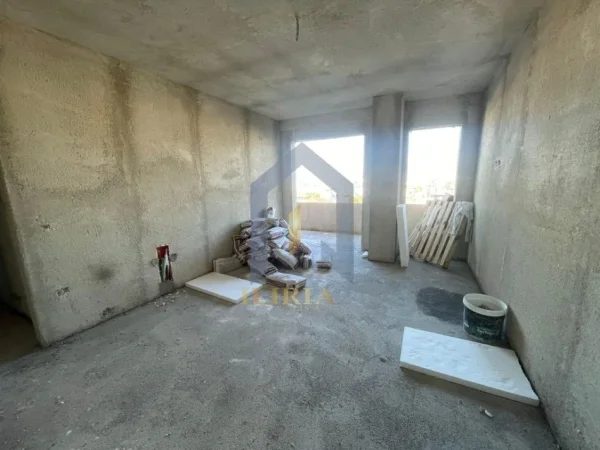 Tirane, shitet apartament 2+1+Ballkon Kati 3, 92 m² 94.000 € (Univers City QTU)