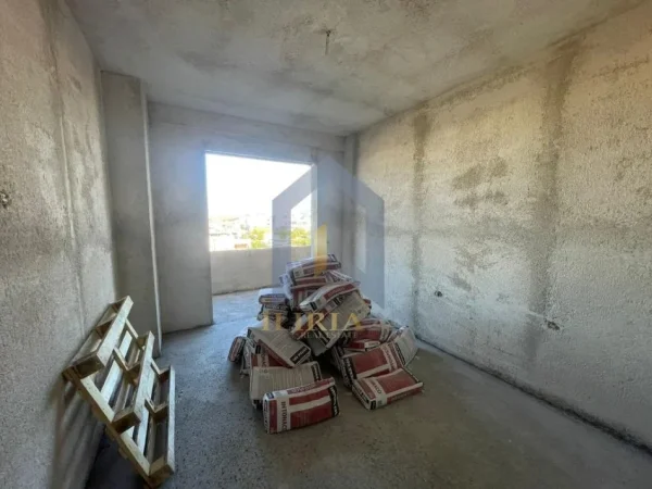 Tirane, shitet apartament 2+1+Ballkon Kati 3, 92 m² 94.000 € (Univers City QTU)