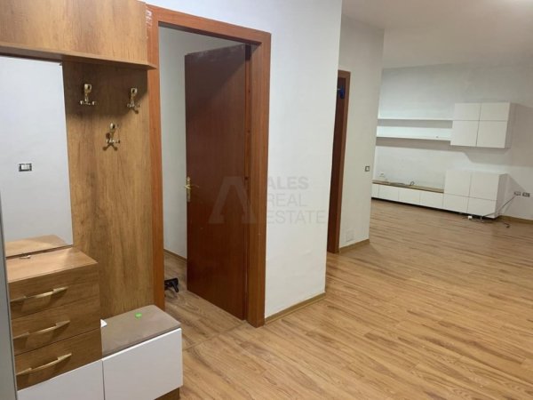 Tirane, jepet me qera apartament 2+1 Kati 3, 102 m² 550 € (ysberisht)