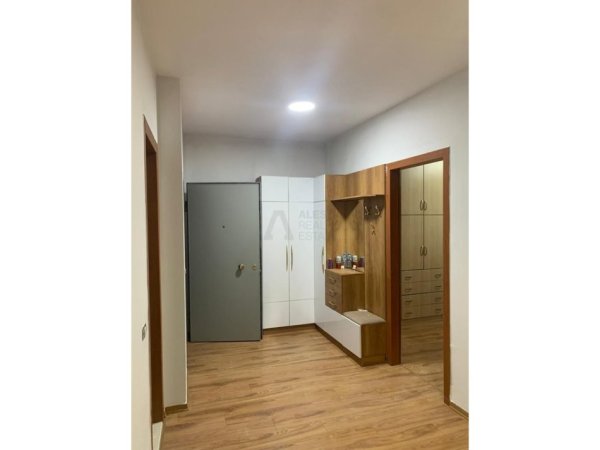 Tirane, jepet me qera apartament 2+1 Kati 3, 102 m² 550 € (ysberisht)