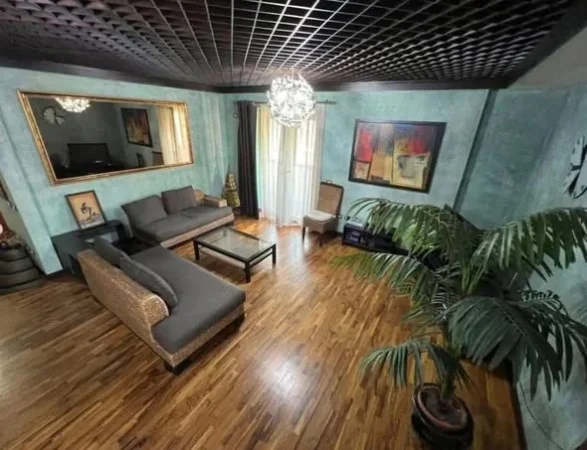 Tirane, shitet 2+1 , (bllok)