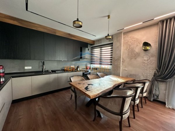 Tirane, shitet apartament 2+1 Kati 8, 180 m² 430.000 € (Perball Kompleksit Deliorgji)