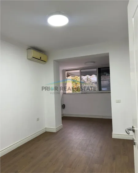 Tirane, jap me qera Ambient Biznesi  Kati 2, 120 m² 1.100 € (Sheshi Willson)