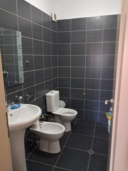 Tirane, jepet me qera apartament 2+1+Ballkon Kati 5, 104 m² 550 € (Astir)