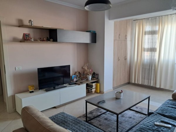 Tirane, jepet me qera apartament 2+1+Ballkon Kati 5, 104 m² 550 € (Astir)