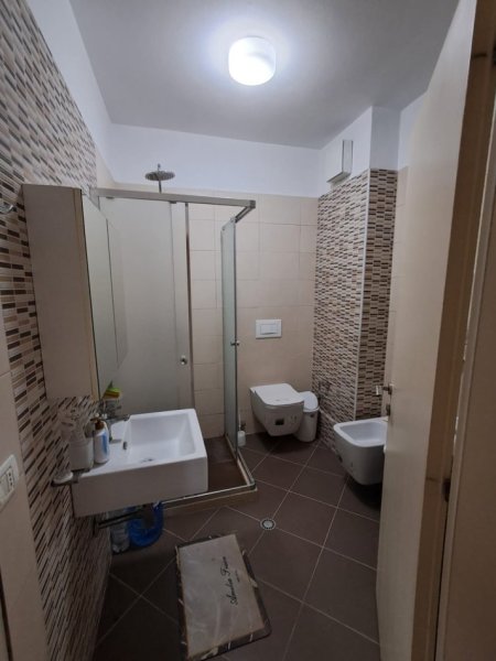 Tirane, jepet me qera apartament 2+1+Ballkon Kati 5, 104 m² 550 € (Astir)