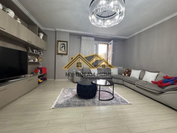 Durres, shitet apartament 2+1 , 205 m² 420.000 € (gjykata)