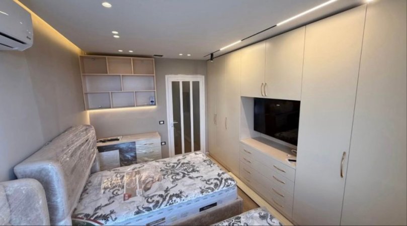 Tirane, shitet apartament 2+1+Ballkon Kati 2, 98 m² 253.000 € (Shkolla e Bashkuar)