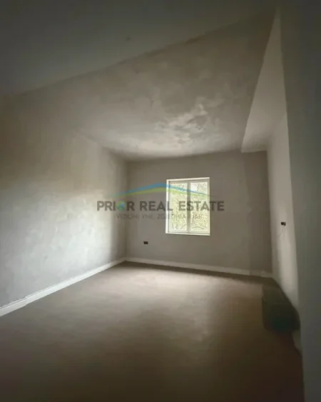 Tirane, jap me qera ambjent biznesi Kati 3, 90 m² 1.000 € (Sheshi willson)