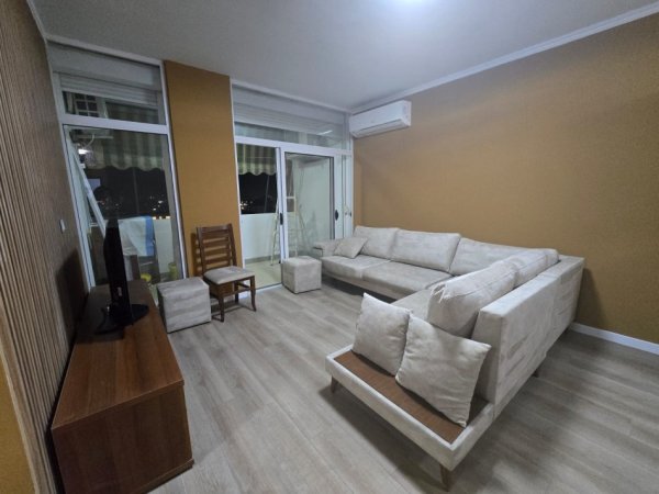 Tirane, jepet me qera apartament 2+1+Ballkon Kati 10, 95 m² 700 € (Komuna e Parisit)