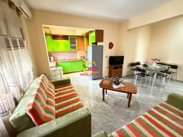 Vlore, jepet me qera apartament 1+1+Ballkon Kati 3, 70 m² 350 € (Rruga Gjergj Kastrioti)