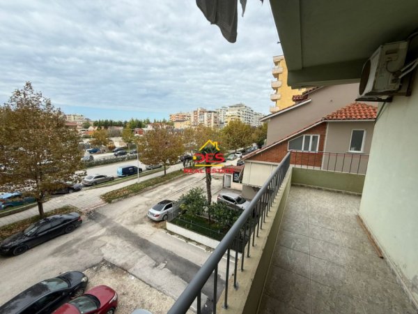 Vlore, jepet me qera apartament 1+1+Ballkon Kati 3, 70 m² 350 € (Rruga Gjergj Kastrioti)