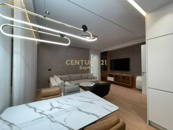 Tirane, jepet me qera apartament 1+1 Kati 1, 85 m² 800 € (Farke, Lake Land)