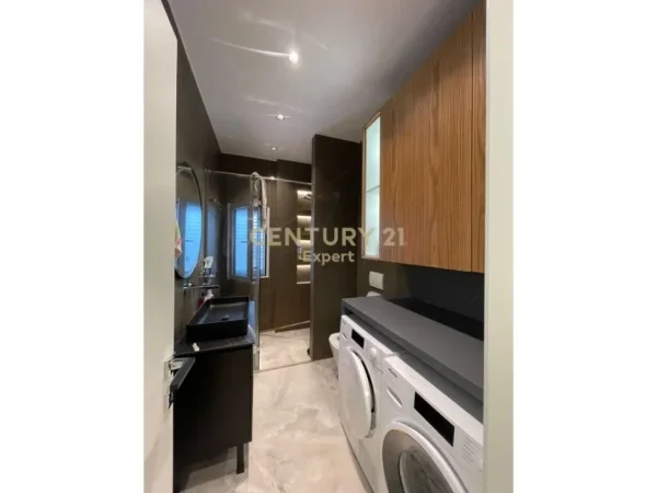 Tirane, jepet me qera apartament 1+1 Kati 1, 85 m² 800 € (Farke, Lake Land)