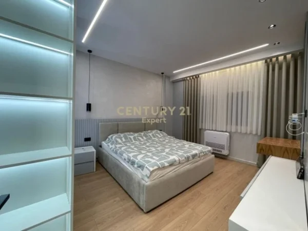 Tirane, jepet me qera apartament 1+1 Kati 1, 85 m² 800 € (Farke, Lake Land)