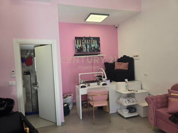 Tirane, shitet ambjent biznesi Kati 0, (Yzberisht)