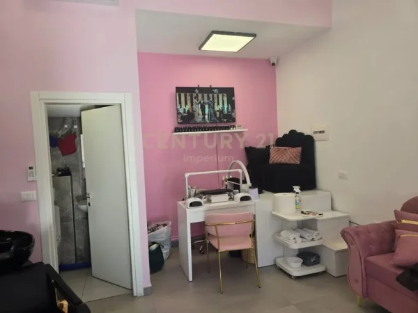 Tirane, shitet ambjent biznesi Kati 0, (Yzberisht)