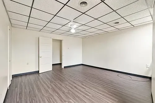 Tirane, jepet me qera zyre Kati 2, 75 m² 1.000 € (MINE PEZA)