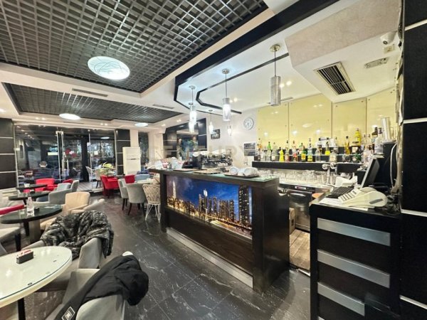 Tirane, shitet bar-kafe Kati 0, 80 m² 260.000 € (Pediatria)