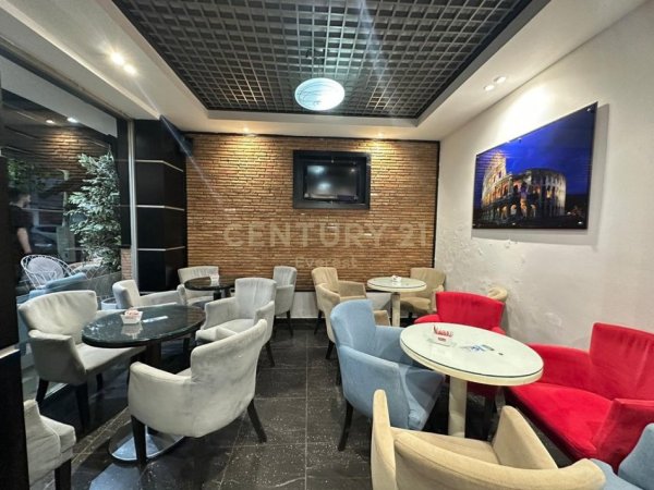 Tirane, shitet bar-kafe Kati 0, 80 m² 260.000 € (Pediatria)