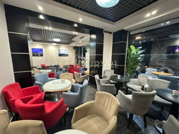 Tirane, shitet bar-kafe Kati 0, 80 m² 260.000 € (Pediatria)