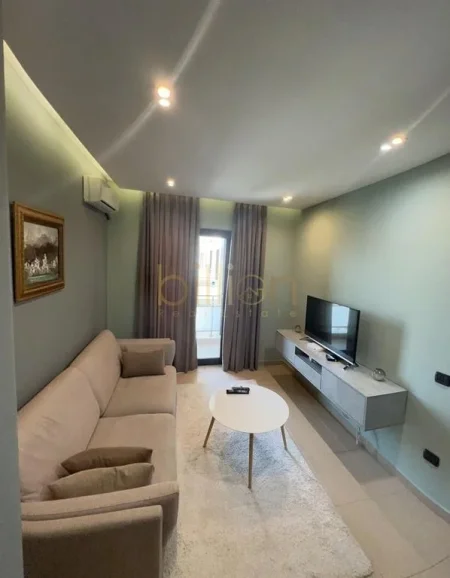 Tirane, jepet me qera 1+1+Ballkon , 61 m² 1.200 € (Qender)