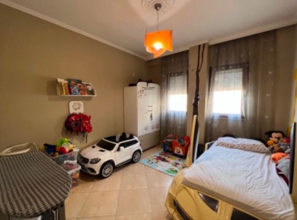 Tirane, jepet me qera apartament 2+1 Kati 5, 117 m² 600 € (KODRA E DIELLIT)