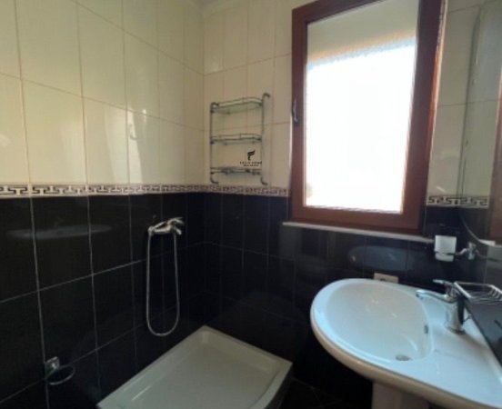 Tirane, jepet me qera apartament 2+1 Kati 5, 117 m² 600 € (KODRA E DIELLIT)