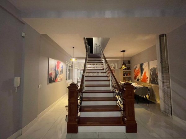 Tirane, jepet me qera apartament 3 Katshe Kati 3, 490 m² 2.500 € (Lunder)